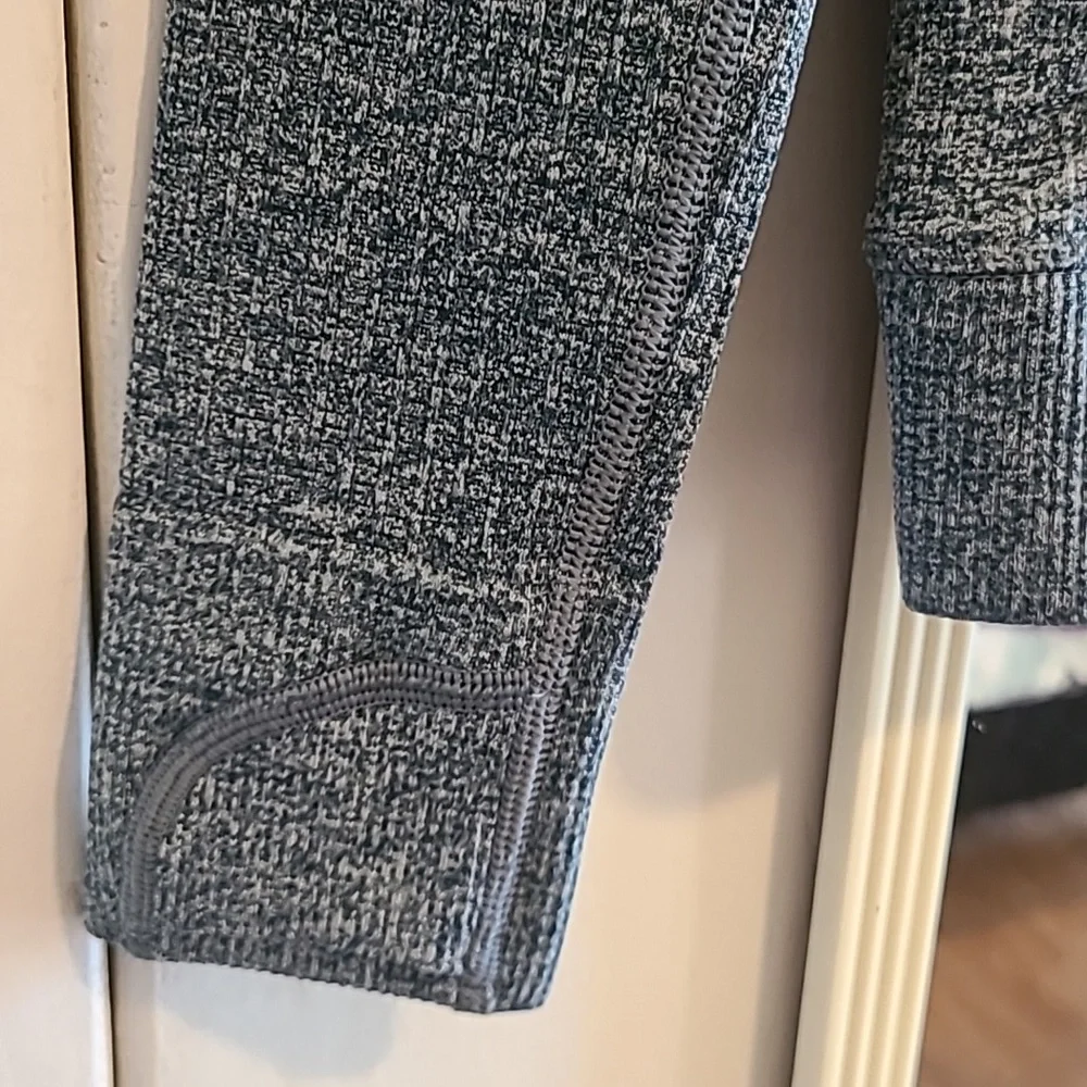 Lululemon Atletica Long Sleeves Active Top, Size 2, Color Light Blue 👌 ✨️ 😀 - Picture 2 of 16